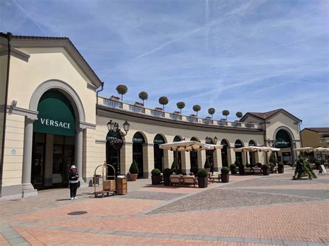 negozi versace outlet serravalle